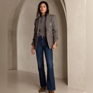 Banana Republic Rigid Bootcut Jeans - Size 4. NWOT inspired by the 70s